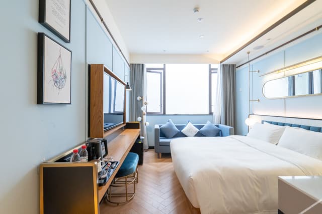 Modern Light Luxury Double Bed Room