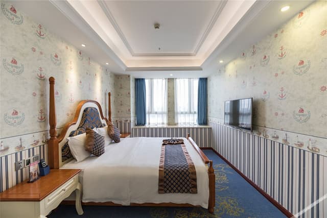 Featured Queen Room
