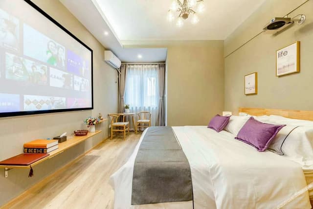 Featured Room (Queen bed)