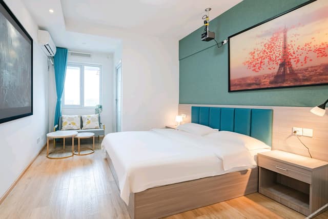 Featured Room (Queen bed)