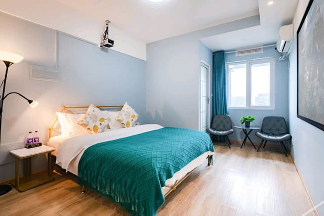 Featured Room (Queen bed)