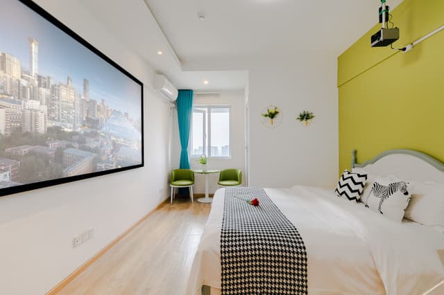 Business Queen Room