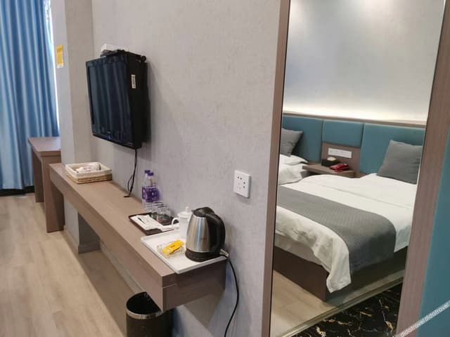 Comfy 2-bed Room