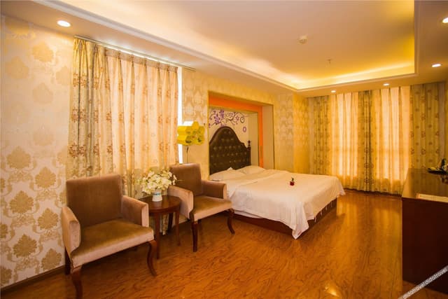 Queen Room With View