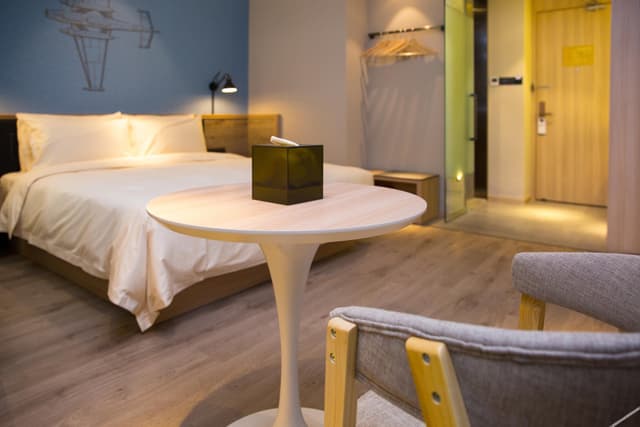 Jingyin Double Bed Room