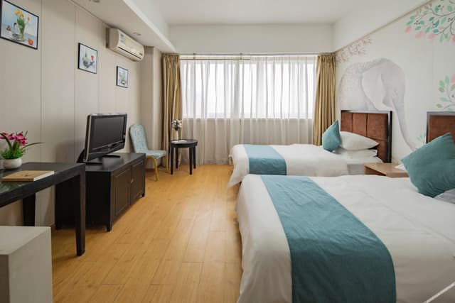Elegant Twin Room