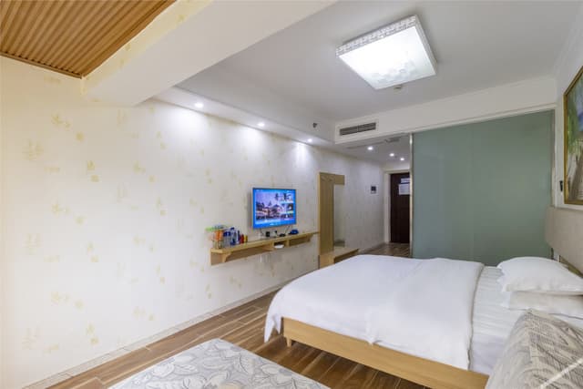 Cozy Queen Room
