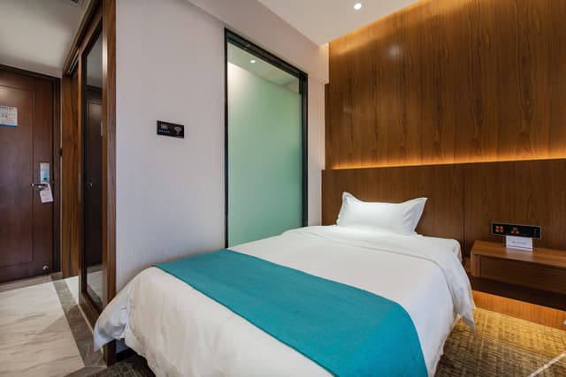Elegant Twin Room