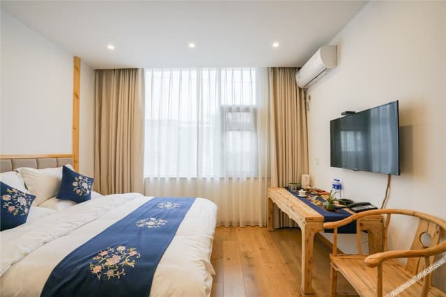 Queen Room