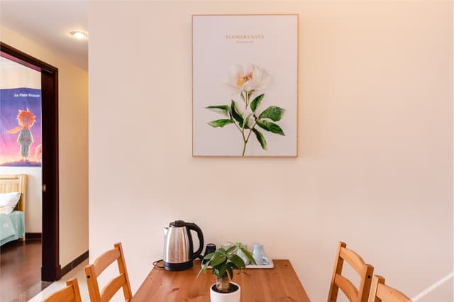 Finely Decorated Cozy Three-Bedroom Apartment