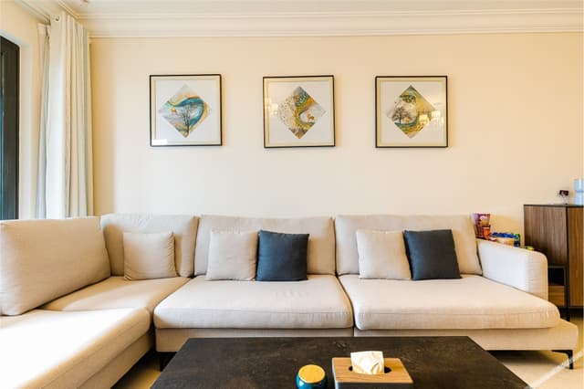 Finely Decorated Fresh Elegant Three-Bedroom Apartment