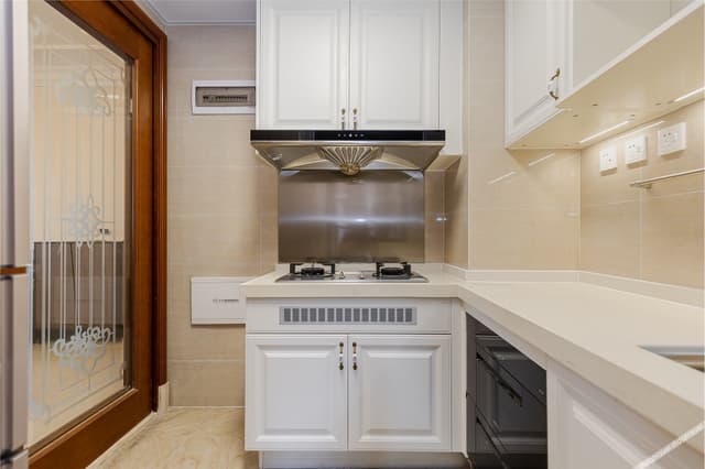 Finely Decorated Fresh Elegant Three-Bedroom Apartment