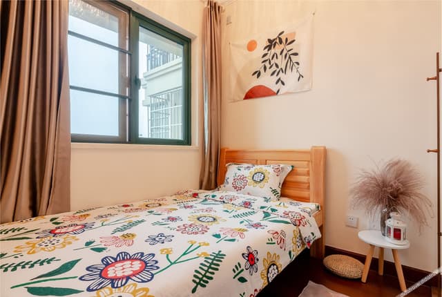 Finely Decorated Cozy Three-Bedroom Apartment