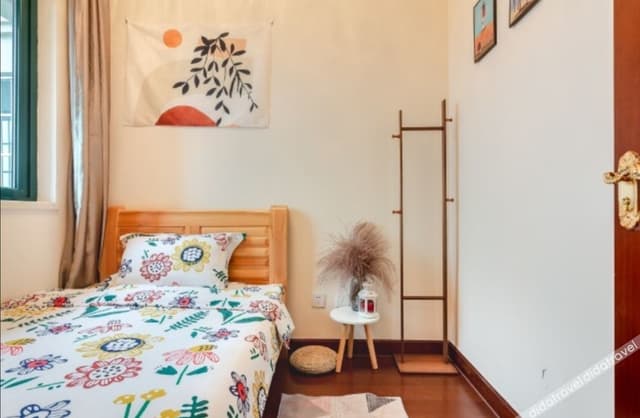 Finely Decorated Cozy Three-Bedroom Apartment