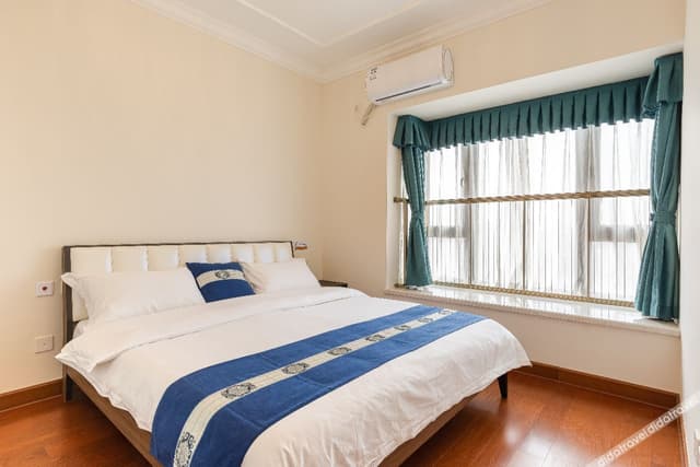 Finely Decorated Fresh Elegant Three-Bedroom Apartment