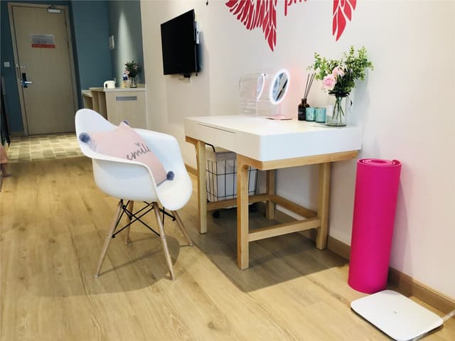 Deluxe Goddess Room