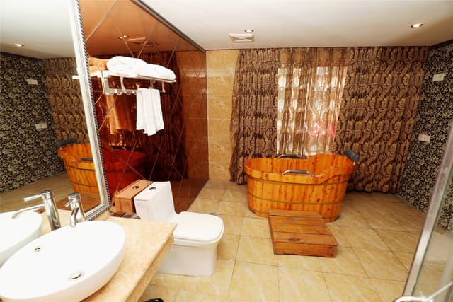 Couples' Round-bed Room
