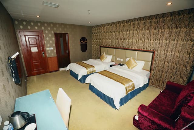 Elegant 2-bed Room