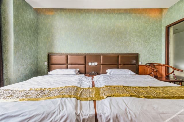 Cozy 2-bed Room