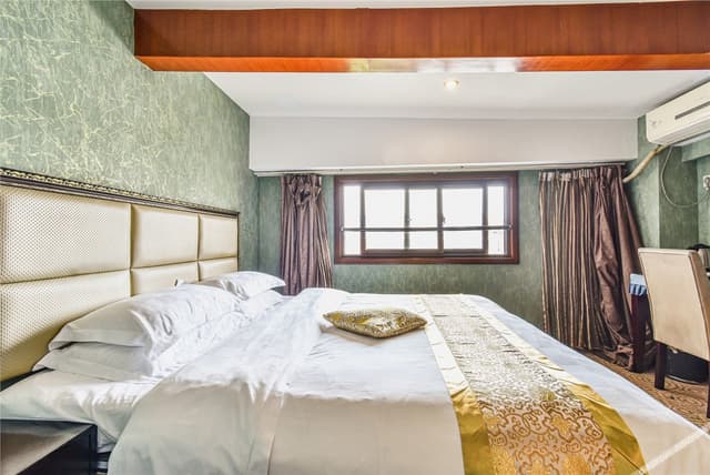 Cozy 2-bed Room