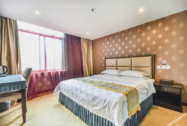 Elegant Queen Room