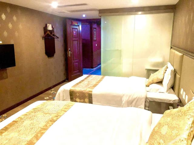 Elegant 2-bed Room