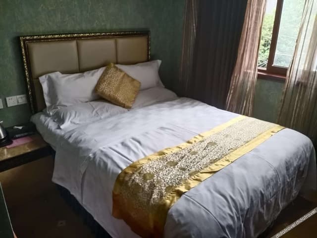 Cozy Queen Room