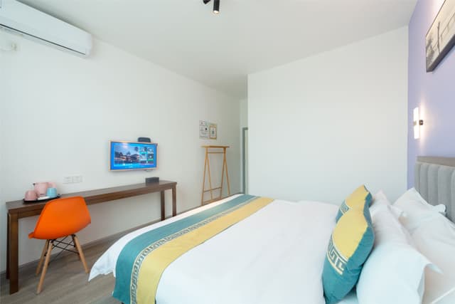 Elegant Purple Room - Double Occupancy