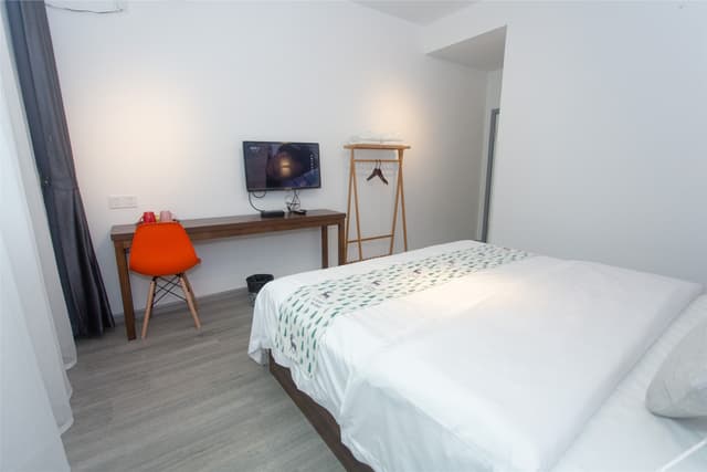 Elegant Purple Room - Double Occupancy