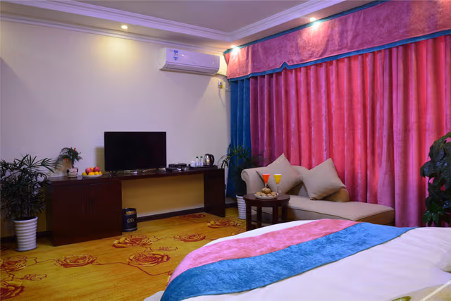 Deluxe Featured Room