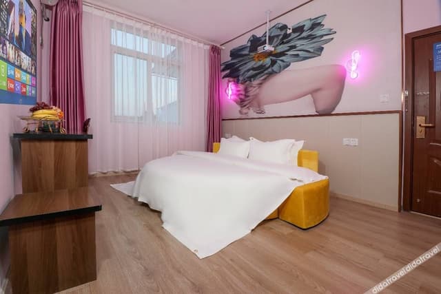 Romantic Featured Room (Roundbed)