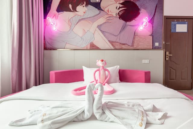 Romantic Featured Room (Roundbed)