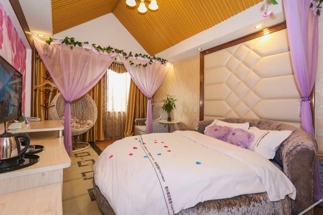 Couples' Room