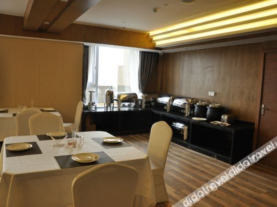 City Cloud Hotel (Peony City store in the second office area of Pengzhou)1