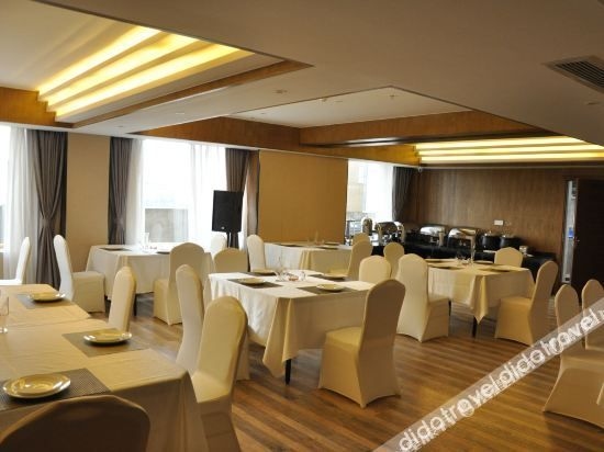 City Cloud Hotel (Peony City store in the second office area of Pengzhou)2