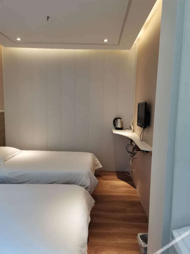 Business Room (2 Beds)