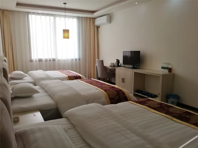 Cozy Triple Room