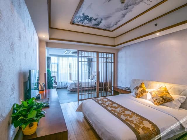 Deluxe Suite