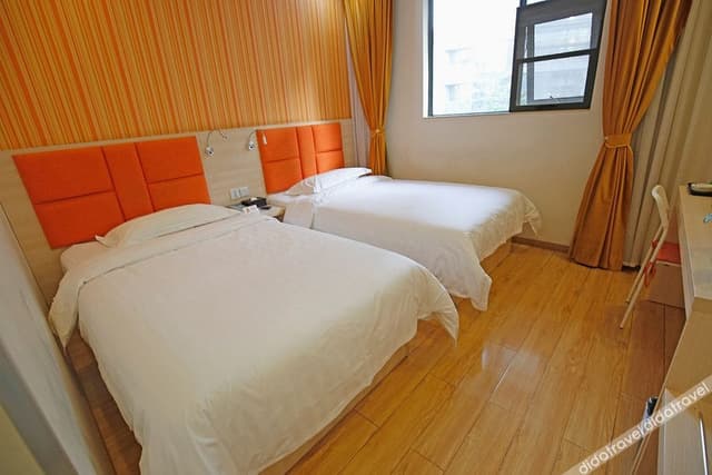 Business Room (2 Beds)