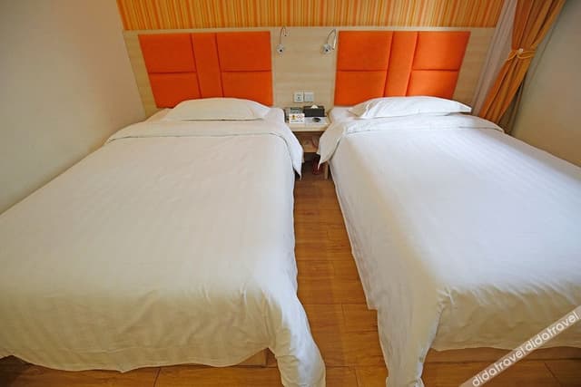 Business Room (2 Beds)