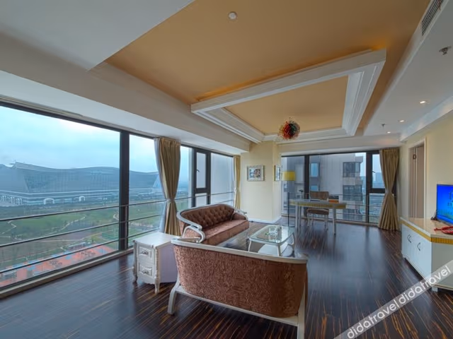 Deluxe Comfy Family Suite