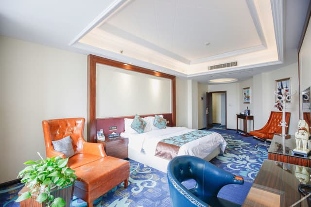 Deluxe Queen Room