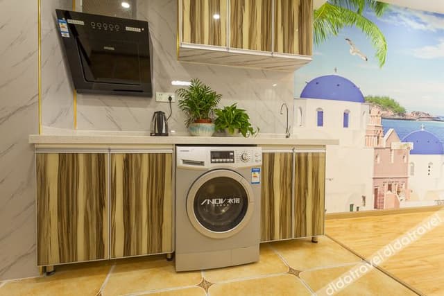 Mediterranean-style Queen Room