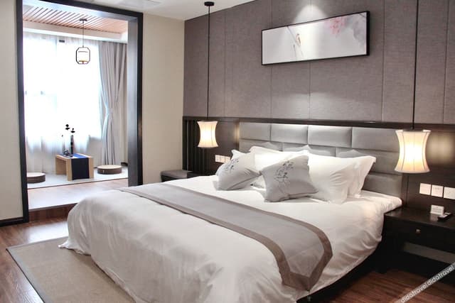 Featured Queen Room