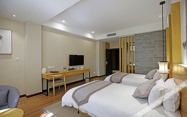 Deluxe 2-bed Room