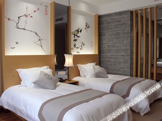 Next door Ziboutique Hotel (Chengdu Police College Subway Station)2