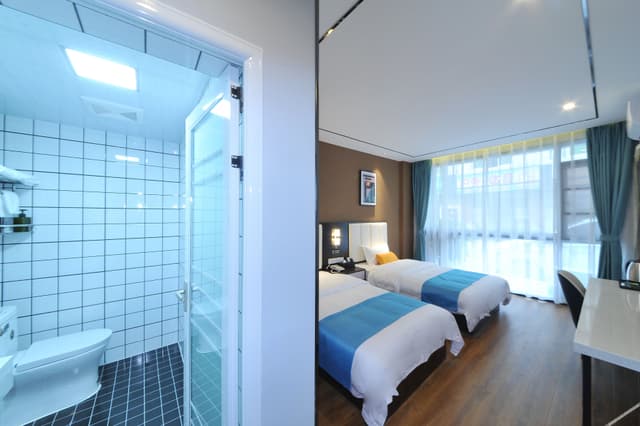 Business Standard Room