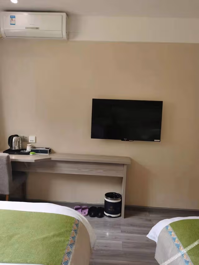 Elegant Twin Room