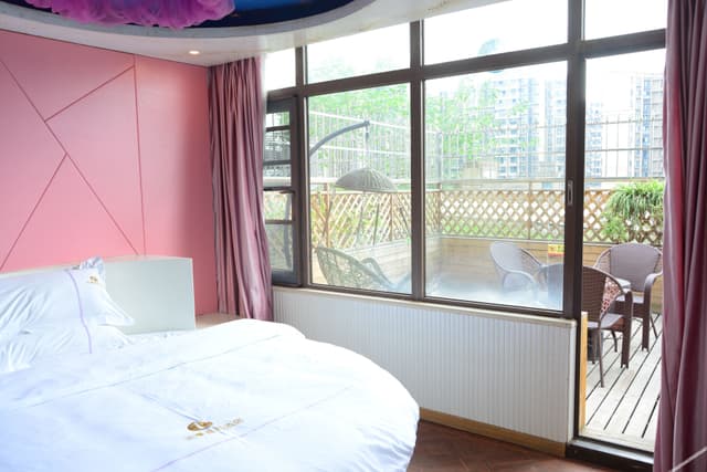 Garden Couples' Suite