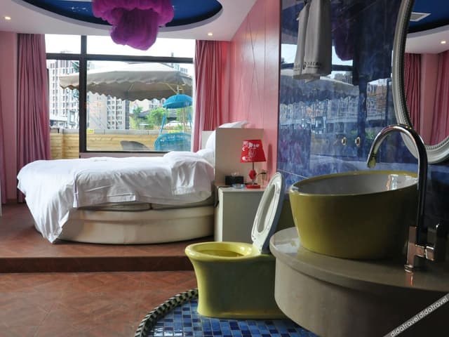 Garden Couples' Suite